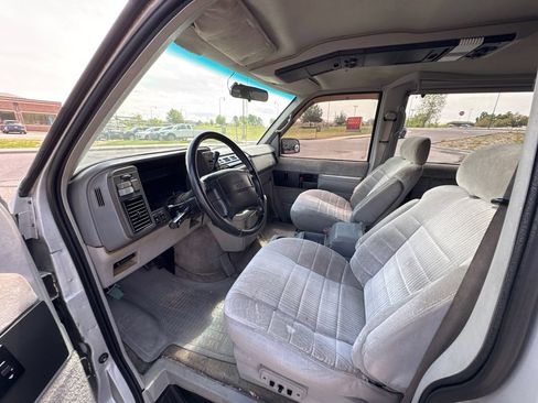 Used 1995 Chevrolet Astro AWD Passenger image 9