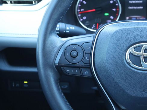 Used 2021 Toyota RAV4 XLE Premium image 22