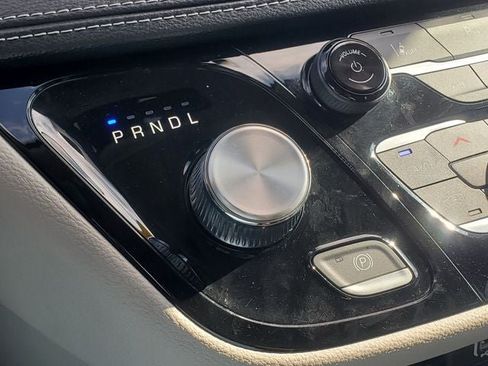 Used 2024 Chrysler Pacifica Limited FWD image 23