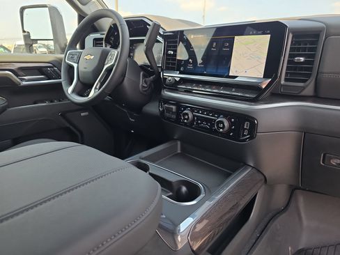 New 2026 Chevrolet Silverado 2500 LTZ w/ LTZ Convenience Package AWD/4WD image 17