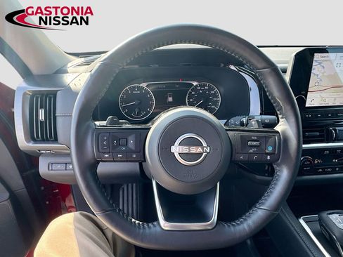 Used 2024 Nissan Pathfinder SL image 14