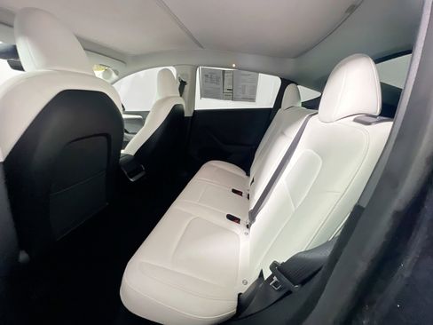 Used 2024 Tesla Model Y Long Range AWD/4WD image 28