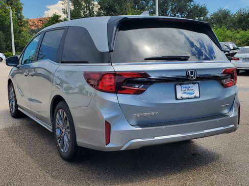 New 2026 Honda Odyssey Touring image 7