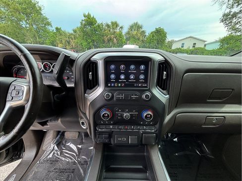 Used 2022 Chevrolet Silverado 2500 LTZ AWD/4WD image 11
