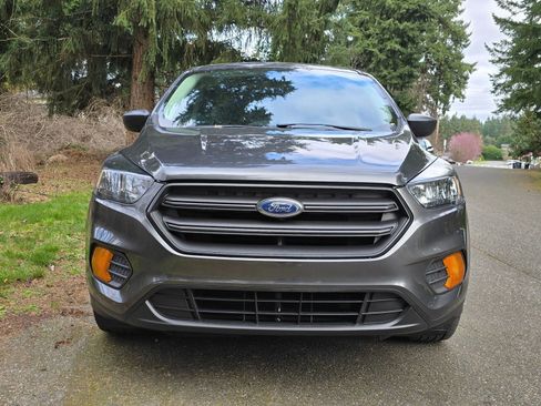 Used 2019 Ford Escape S image 9