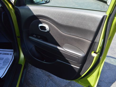 Used 2015 Kia Soul + FWD image 24