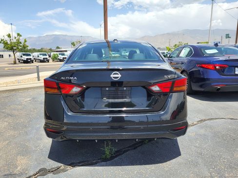Used 2024 Nissan Altima 2.5 SV FWD image 29