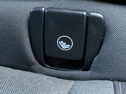 Used 2024 Volvo XC40 B5 Core image 15