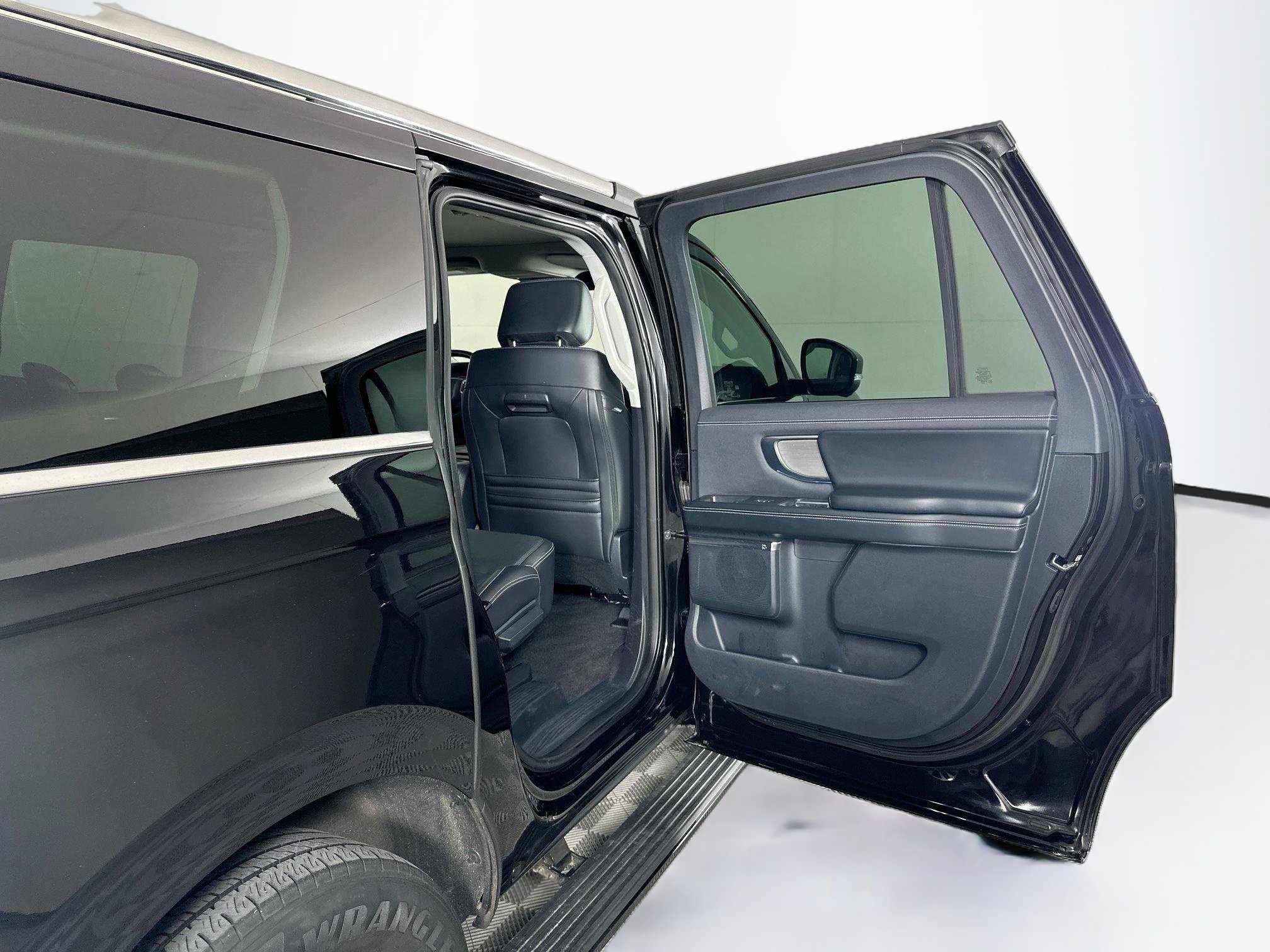 Used 2025 Ford Expedition Max Platinum AWD/4WD image 33