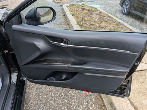 Used 2021 Toyota Camry LE FWD image 32