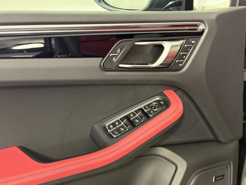 Certified 2026 Porsche Macan AWD/4WD image 15