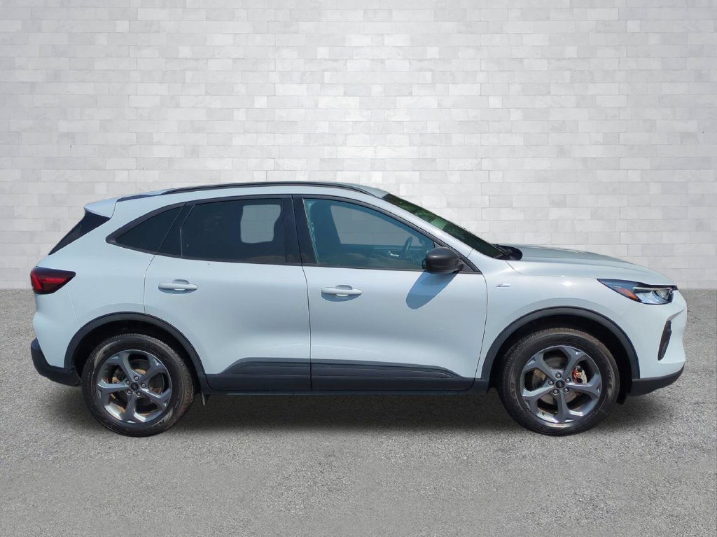 Certified 2025 Ford Escape ST-Line AWD/4WD image 3