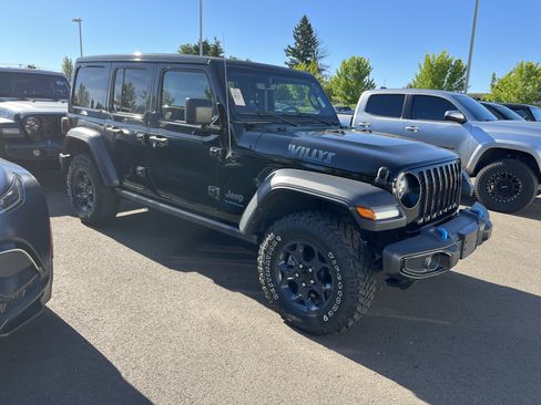 Used 2023 Jeep Wrangler Unlimited w/ Sun & Screen Package AWD/4WD image 5
