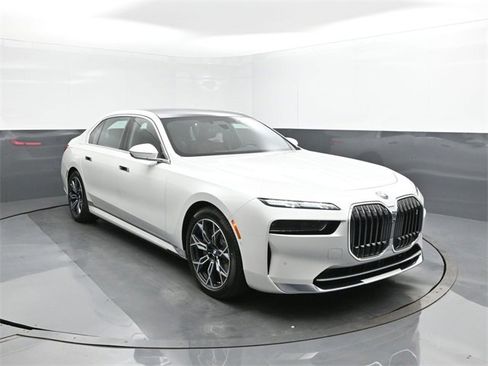 New 2025 BMW i7 xDrive60 w/ Executive Package image 22