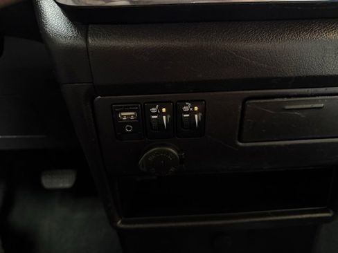 Used 2017 Toyota Sienna Limited image 20