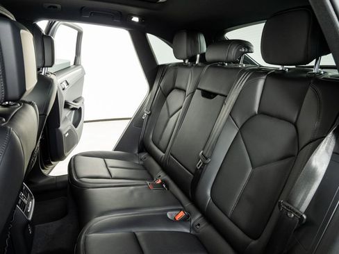 New 2026 Porsche Macan image 22