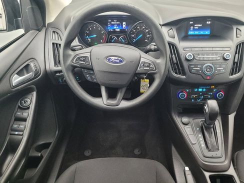 Used 2018 Ford Focus SE w/ SE Appearance Package FWD image 22