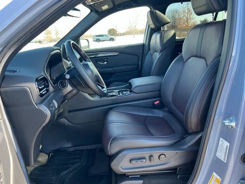 Used 2025 Honda Pilot Black Edition image 27