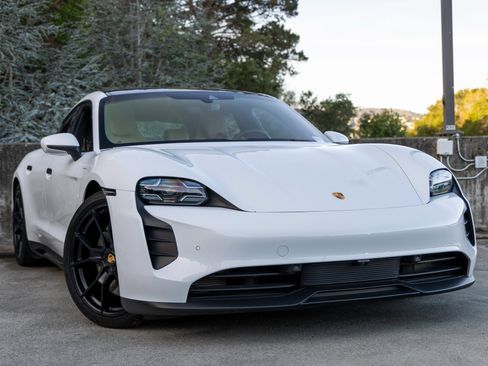 Certified 2023 Porsche Taycan GTS image 9