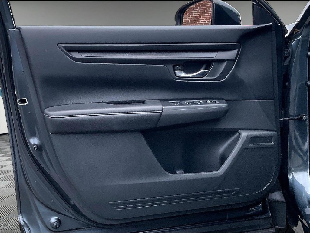 Used 2023 Honda CR-V LX image 9