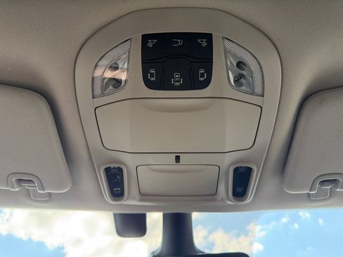 Used 2022 Chrysler Pacifica Limited AWD/4WD image 34