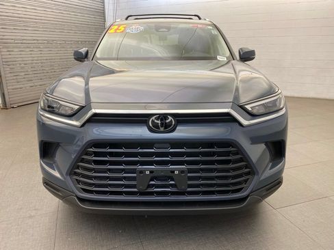 Used 2025 Toyota Grand Highlander AWD image 3