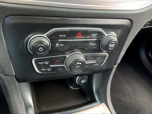 Used 2023 Dodge Charger SXT image 31