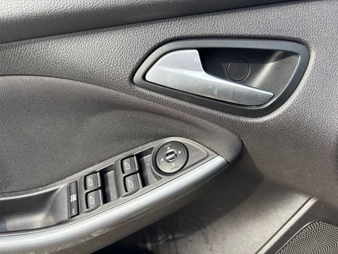 Used 2013 Ford Focus Titanium FWD image 16