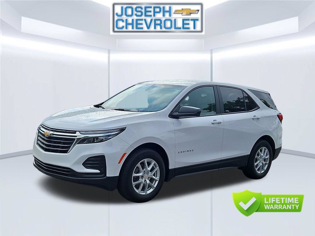 Used 2024 Chevrolet Equinox LS w/ LS Convenience Package FWD image 2