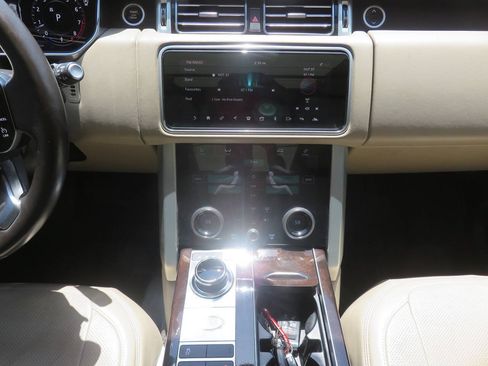 Used 2018 Land Rover Range Rover HSE AWD/4WD image 16
