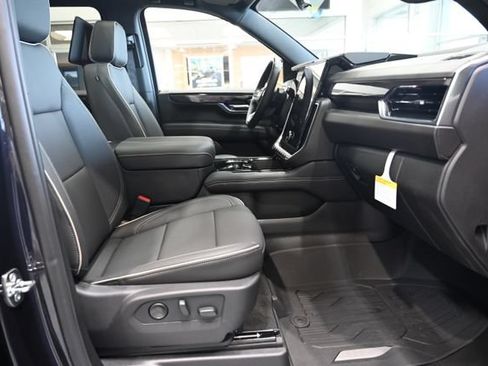 New 2026 GMC Yukon XL Elevation w/ Elevation Premium Package AWD/4WD image 10