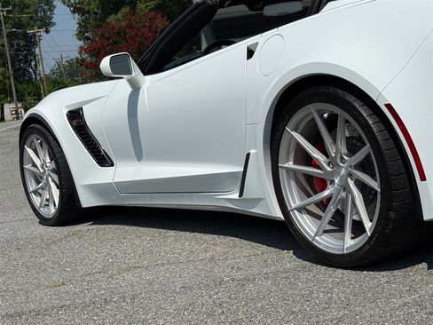 Used 2016 Chevrolet Corvette Z06 w/ 3LZ Preferred Equipment Group image 24