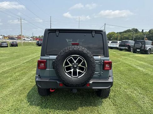 Used 2025 Jeep Wrangler Unlimited Rubicon w/ Convenience Group AWD/4WD image 18