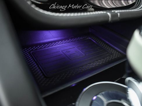 Used 2023 Bentley Bentayga Plug-In Hybrid image 18