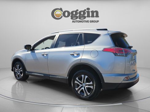 Used 2016 Toyota RAV4 LE image 4