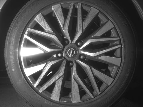 Used 2025 Nissan Altima 2.5 SV FWD image 15