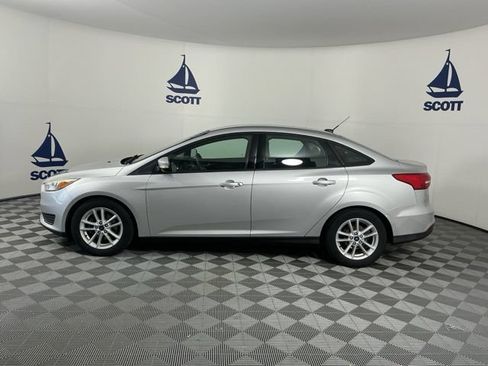 Used 2015 Ford Focus SE FWD image 4
