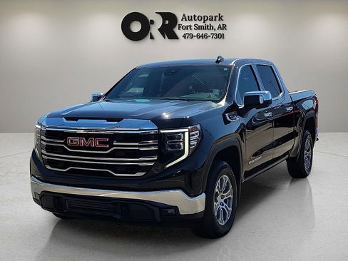 Used 2025 GMC Sierra 1500 SLT AWD/4WD image 2