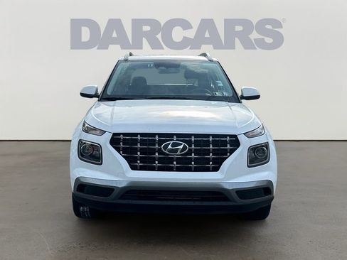 Used 2025 Hyundai Venue SEL FWD image 2