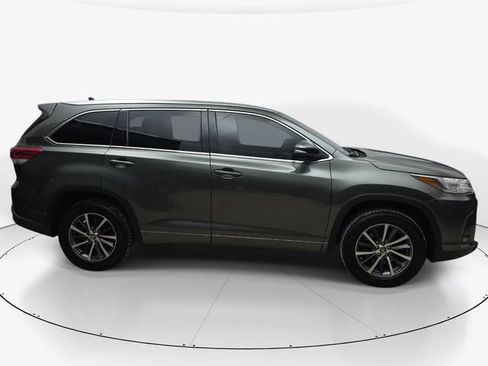 Used 2017 Toyota Highlander XLE FWD image 5