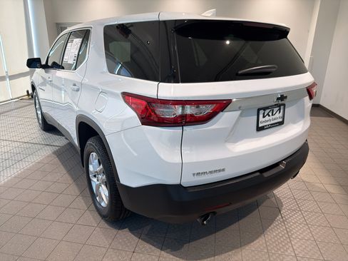 Used 2021 Chevrolet Traverse LS w/ LPO, Black Accent Package FWD image 3