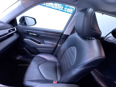 Used 2022 Toyota Highlander XLE image 35