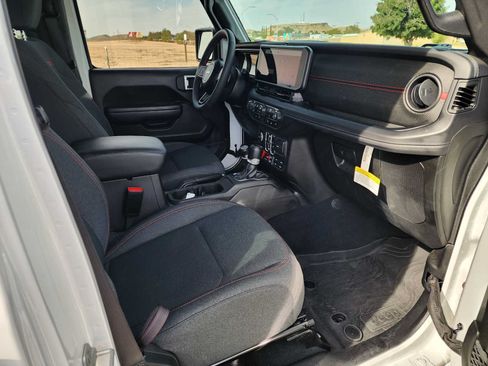 Used 2024 Jeep Gladiator Rubicon w/ Safety Group AWD/4WD image 13