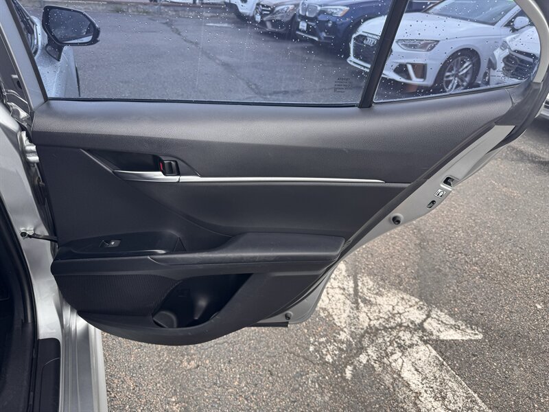 Used 2019 Toyota Camry SE FWD image 29