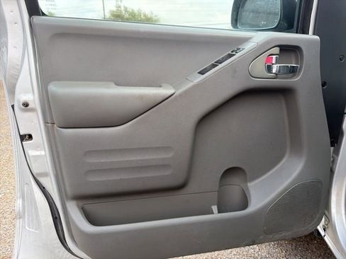 Used 2019 Nissan Frontier SV image 7