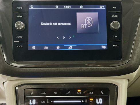 Used 2024 Volkswagen Tiguan SE FWD image 24