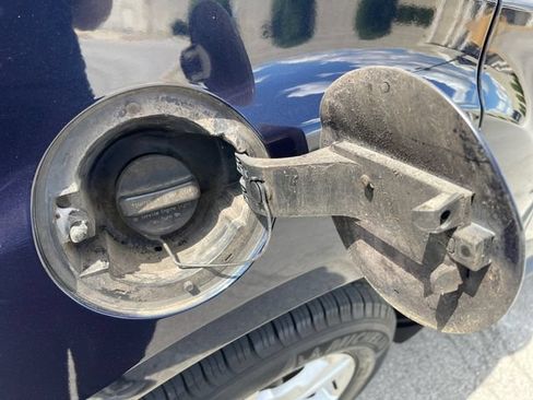 Used 2017 Chevrolet Equinox LS FWD image 16