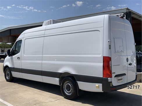 Used 2022 Mercedes-Benz Sprinter 2500 image 6