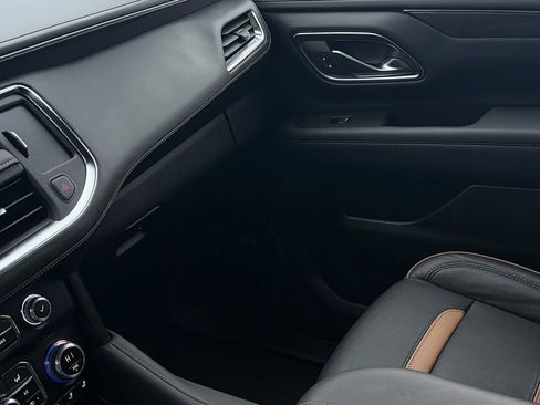 Used 2023 GMC Yukon AT4 image 36