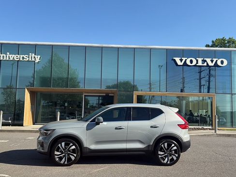 Certified 2025 Volvo XC40 B5 Plus AWD/4WD image 1